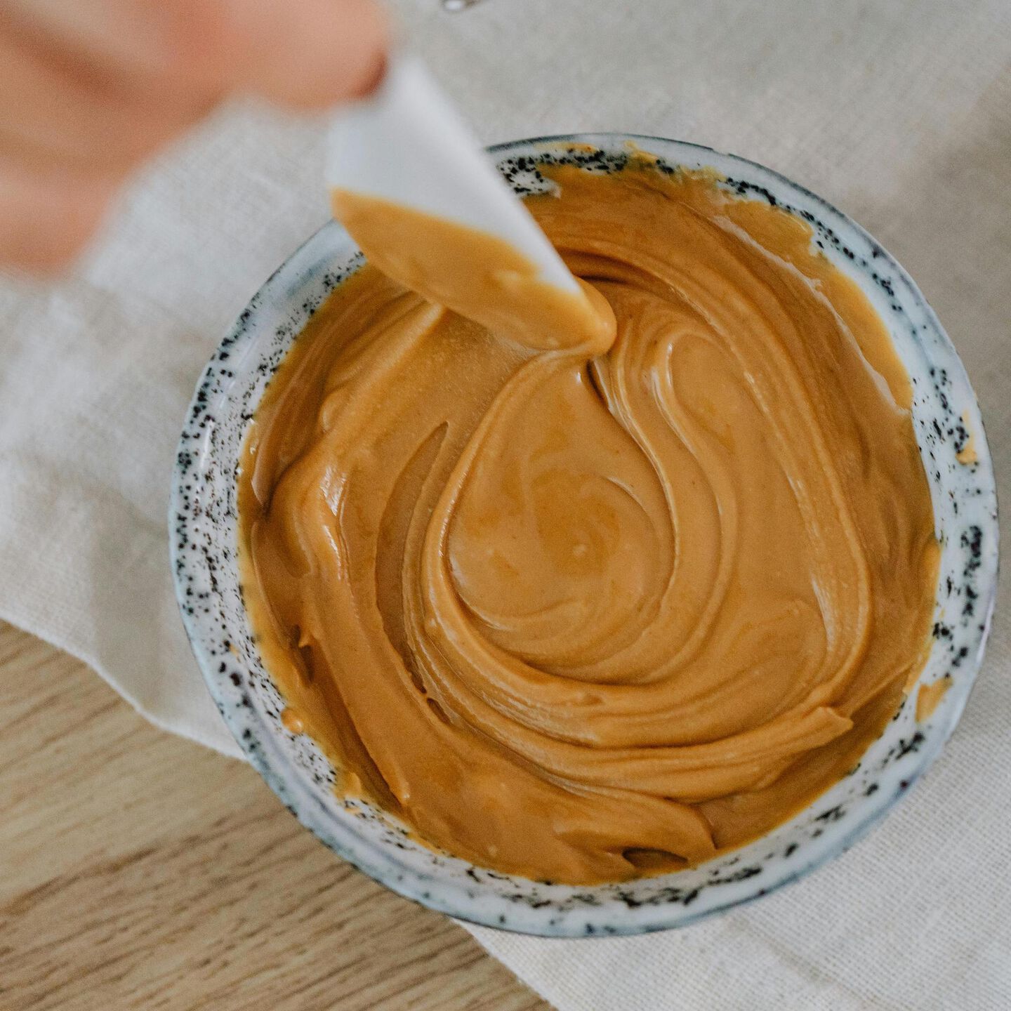 <b>CAN DOGS EAT PEANUTS AND PEANUT BUTTER?</b><br><br>Our veterinary nurse shares what you need to know before feeding peanuts and peanut butter to your dog&hellip;</br>